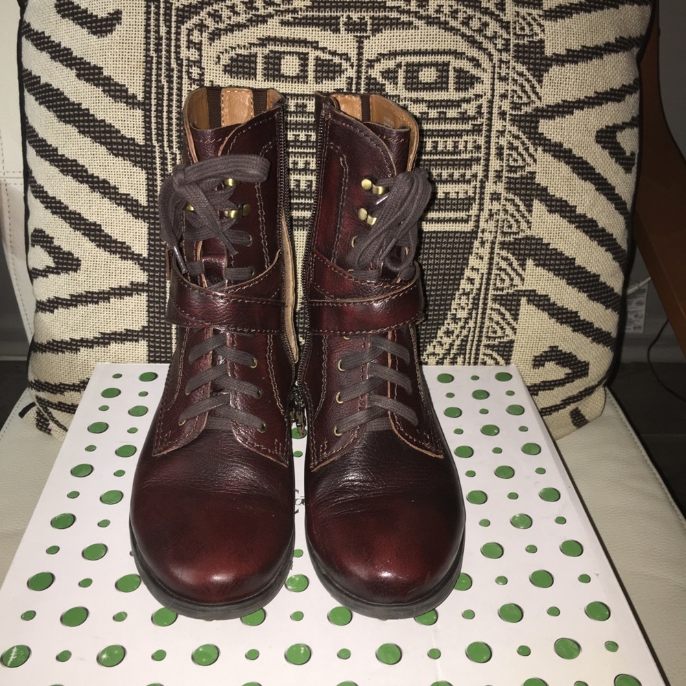 Brick Grained Leather Boots - Picture 3 of 7
